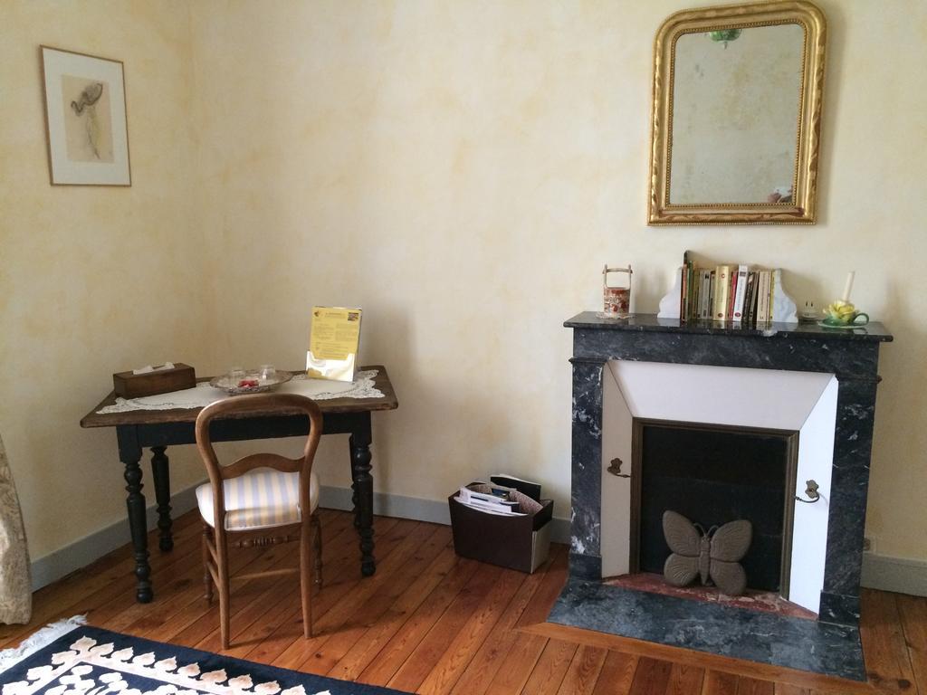 Chateau Du Beugnon Acomodação com café da manhã Tigné Quarto foto